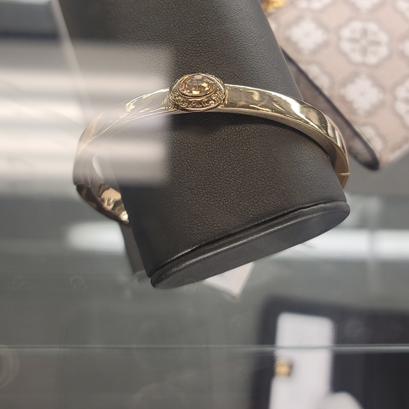 NEW COACH Open Circle Hinged Bracelet ~Gold One~New With Tags - Picture 4 of 9